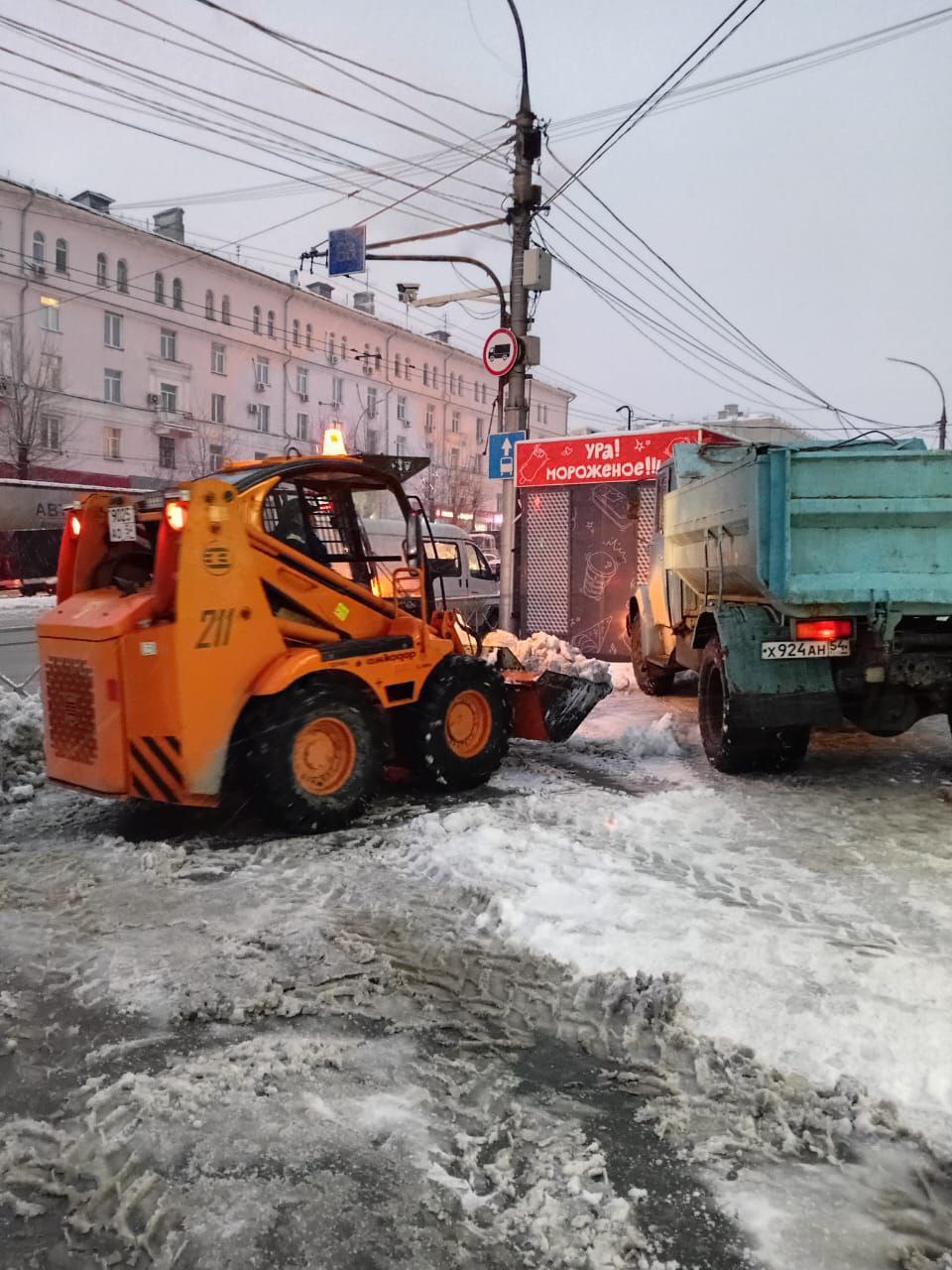 За трое суток вывезено около 58 тысяч кубометров снега За трое суток вывезено около 58 тысяч кубометров снега