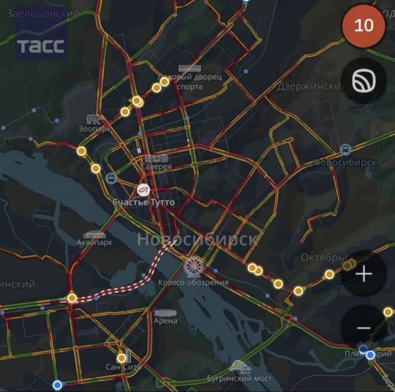 Пробки в Новосибирске достигли максимальных 10 баллов из-за продолжающегося обильного снегопада, следует из данных «2ГИС»