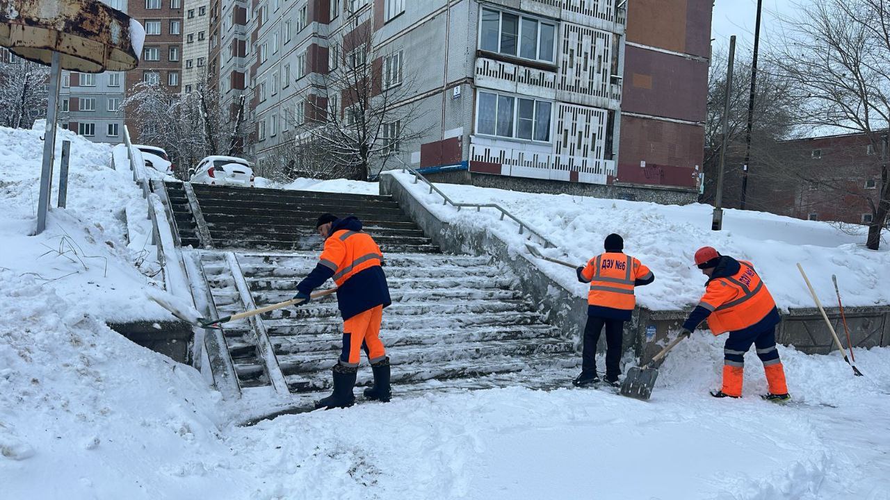 За трое суток вывезено около 58 тысяч кубометров снега За трое суток вывезено около 58 тысяч кубометров снега
