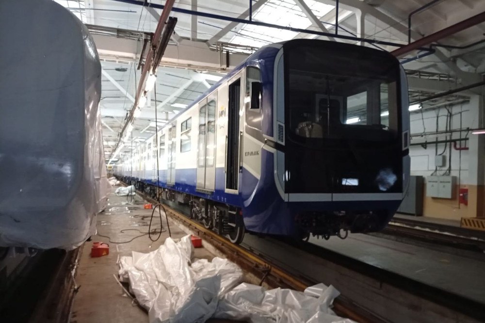 Два новых «Ермака» распаковали в метродепо Новосибирска