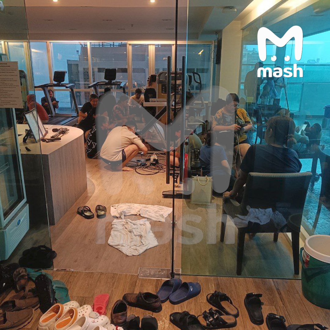 Российский турист из Новосибирска оказался пленником затопленного отеля в Таиланде Российский турист из Новосибирска оказался пленником затопленного отеля в Таиланде