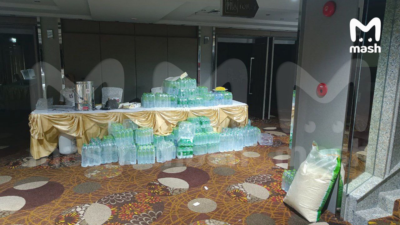 Российский турист из Новосибирска оказался пленником затопленного отеля в Таиланде Российский турист из Новосибирска оказался пленником затопленного отеля в Таиланде