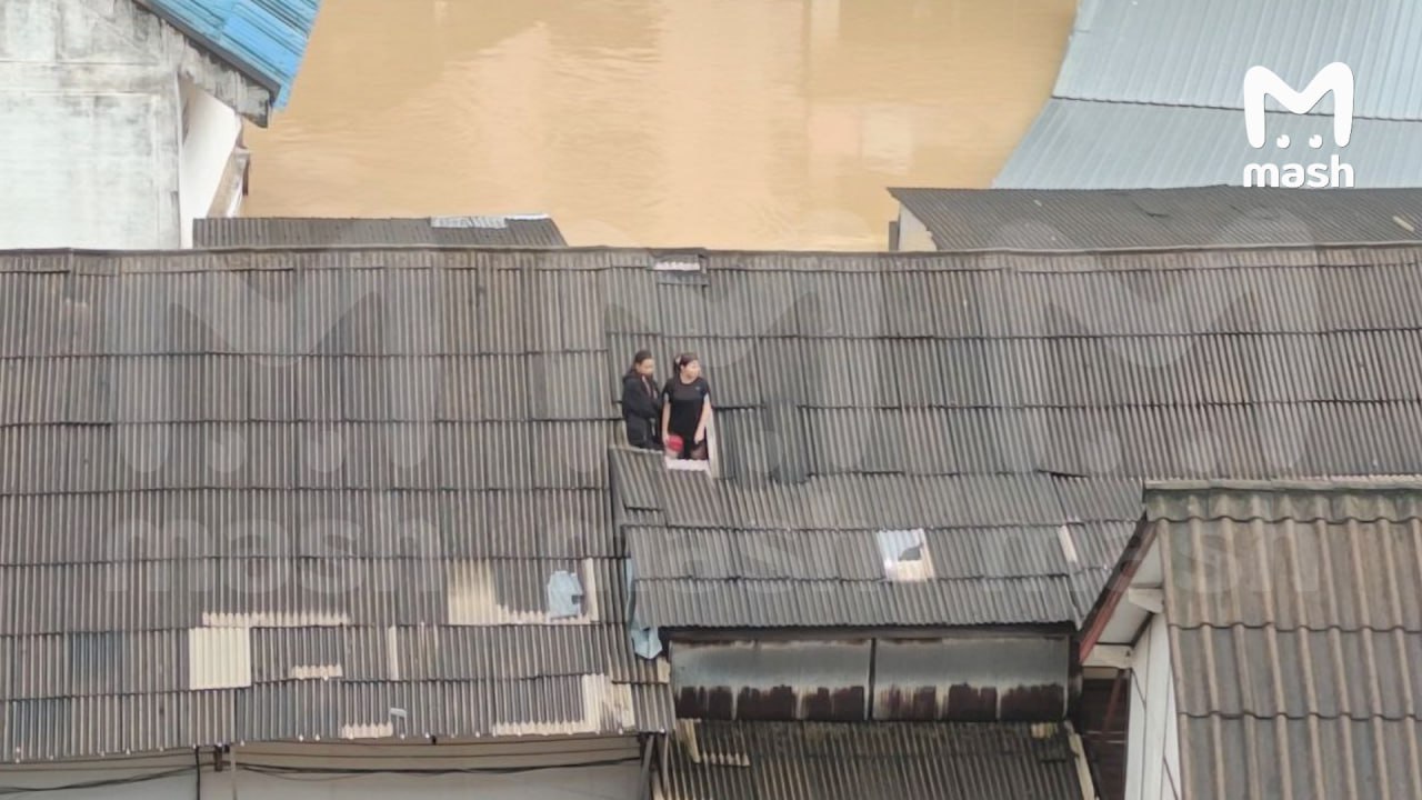 Российский турист из Новосибирска оказался пленником затопленного отеля в Таиланде Российский турист из Новосибирска оказался пленником затопленного отеля в Таиланде