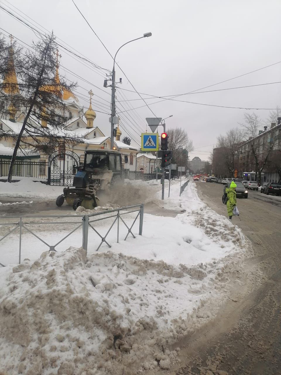 ДЭУ продолжают работы по расчистке города от снега ДЭУ продолжают работы по расчистке города от снега