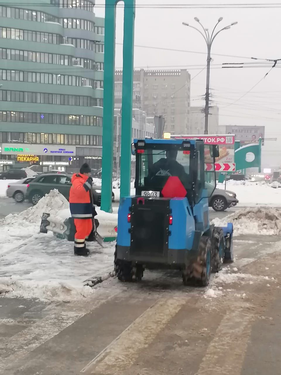 ДЭУ продолжают работы по расчистке города от снега ДЭУ продолжают работы по расчистке города от снега