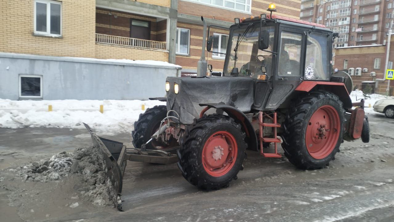 ДЭУ продолжают работы по расчистке города от снега ДЭУ продолжают работы по расчистке города от снега