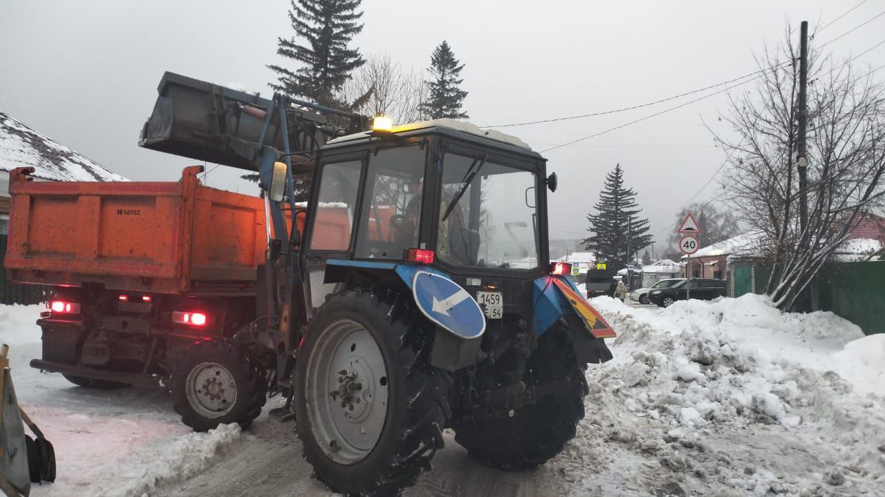 ДЭУ продолжают работы по расчистке города от снега ДЭУ продолжают работы по расчистке города от снега