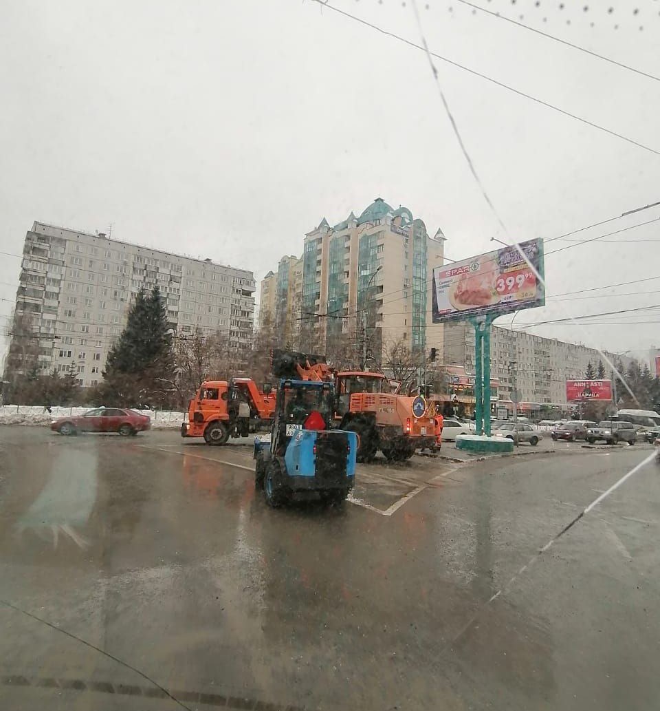 ДЭУ продолжают работы по расчистке города от снега ДЭУ продолжают работы по расчистке города от снега