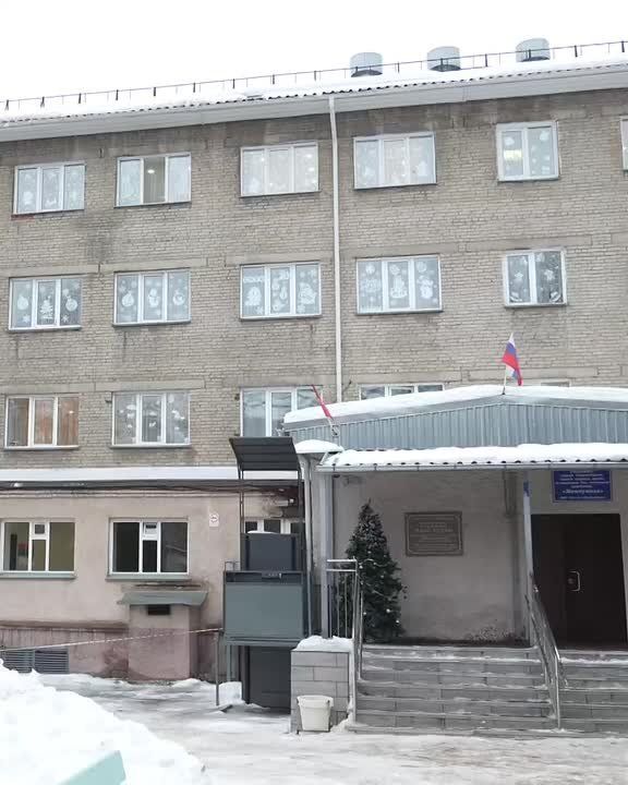 Новый кризисный центр «Остаться в семье» показали мэру Кудрявцеву