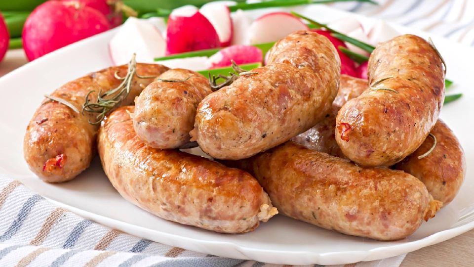 Попробуйте домашние колбаски без химии: вкуснее магазинных и готовятся 20 минут