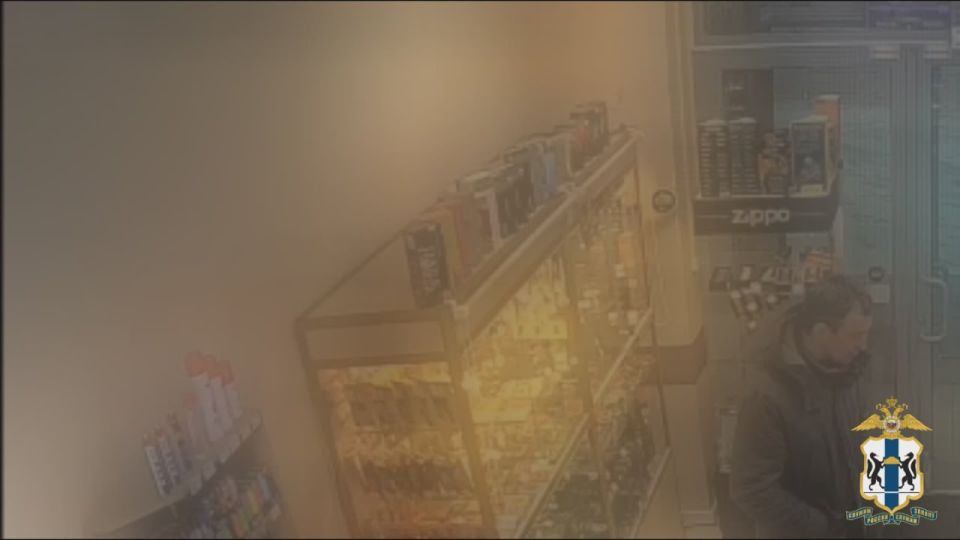 Сотрудниками полиции установлен и задержан мужчина, подозреваемый в грабеже и хранении наркотических веществ