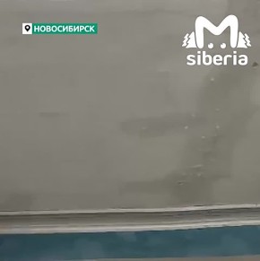 Квартиру в новосибирской многоэтажке топит из-за дырявой крыши