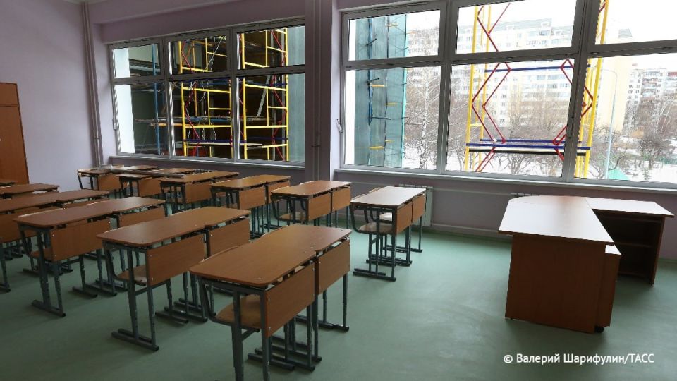 Строительство 15 школ запланировано в Новосибирской области в ближайшие три года, в среднем стоимость одного объекта составит около 3 млрд рублей, сообщил министр строительства региона Дмитрий Богомолов