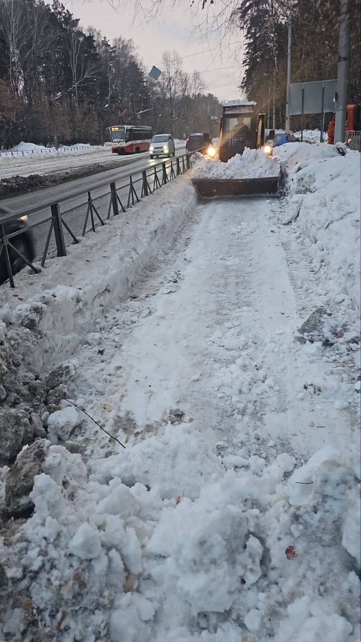 За сутки вывезено более 26 тысяч кубометров снега За сутки вывезено более 26 тысяч кубометров снега