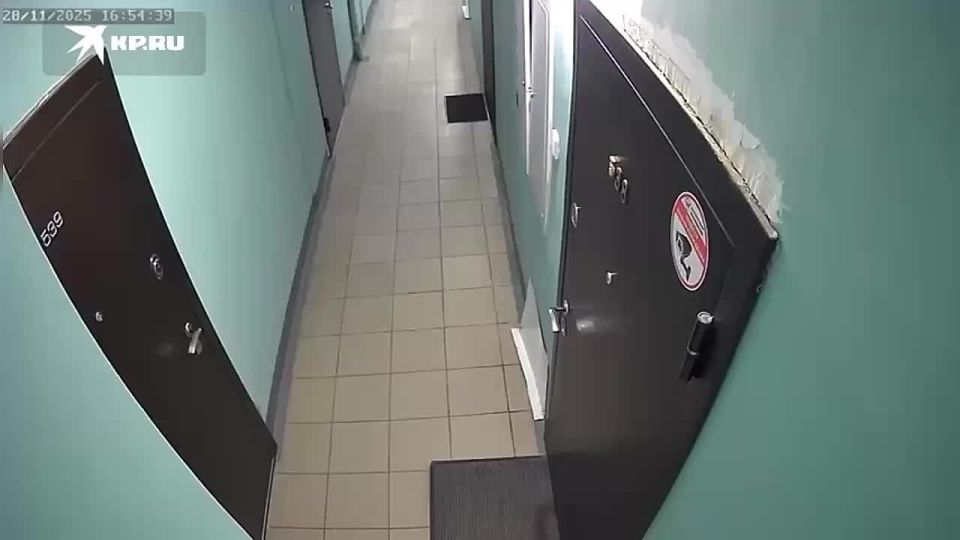 "Бум" в Новосибирске: входная дверь вылетела от взрыва в одной из квартир