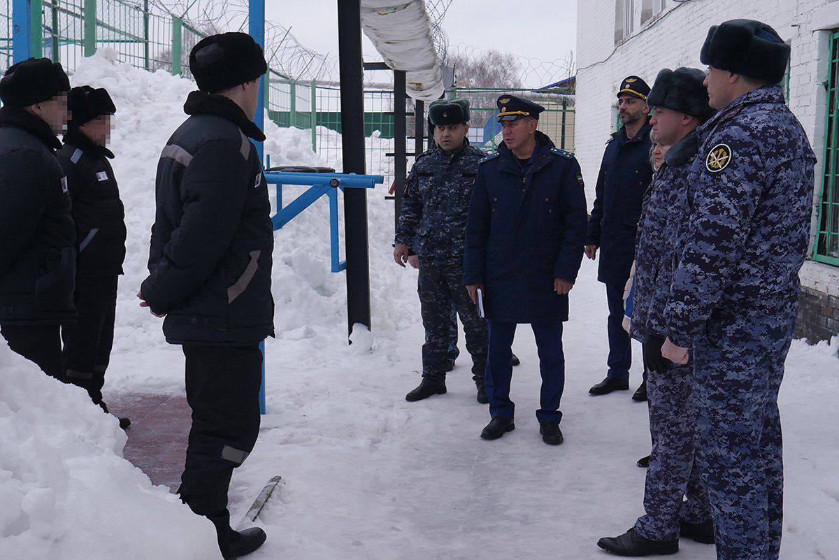 Новосибирский прокурор по надзору за соблюдением законов в исправительных учреждениях Николай Земеров совместно с Уполномоченным по правам человека в Новосибирской области Еленой Зерняевой провел совместный выезд в ФКУ...