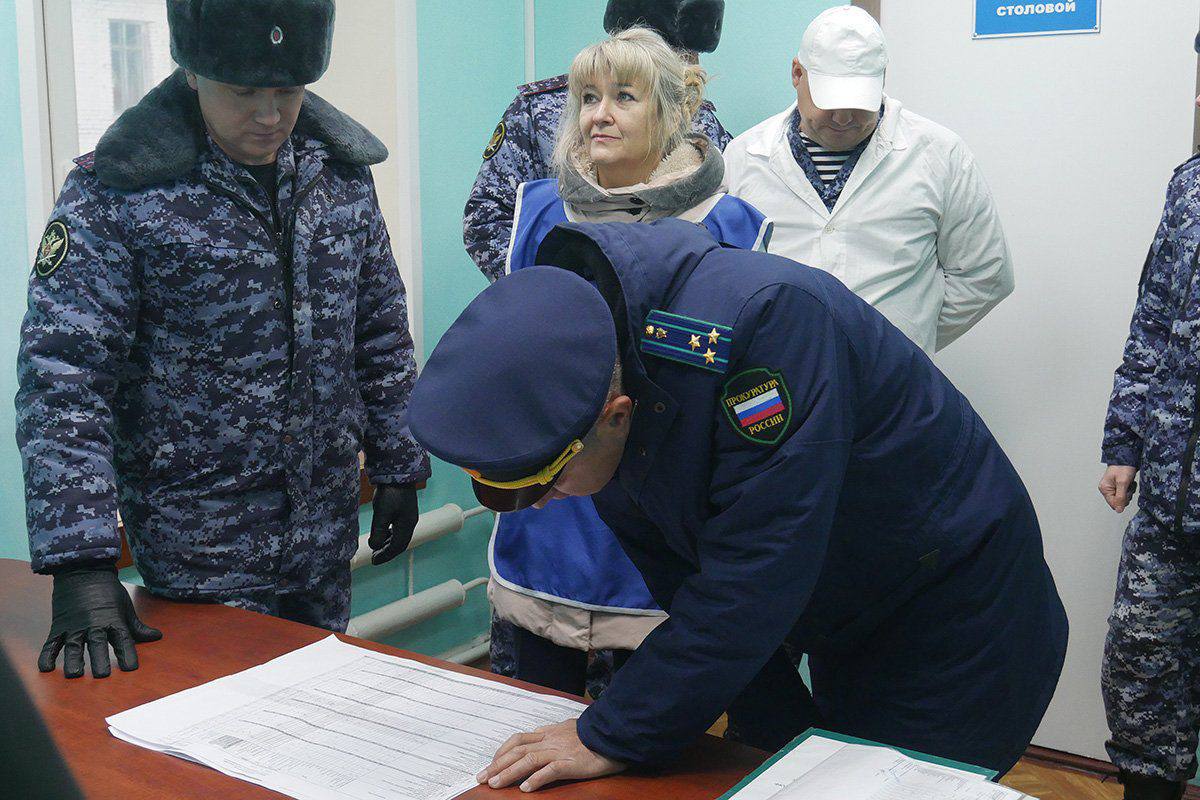 Новосибирский прокурор по надзору за соблюдением законов в исправительных учреждениях Николай Земеров совместно с Уполномоченным по правам человека в Новосибирской области Еленой Зерняевой провел совместный выезд в ФКУ... Новосибирский прокурор по надзору за соблюдением законов в исправительных учреждениях Николай Земеров совместно с Уполномоченным по правам человека в Новосибирской области Еленой Зерняевой провел совместный выезд в ФКУ...