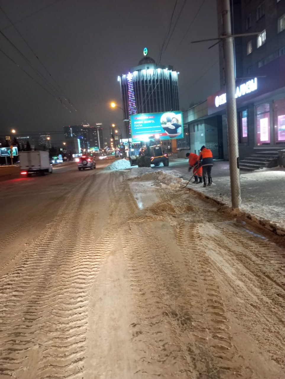 Центральный округ задействует максимальное количество техники для уборки дорог и тротуаров Центральный округ задействует максимальное количество техники для уборки дорог и тротуаров