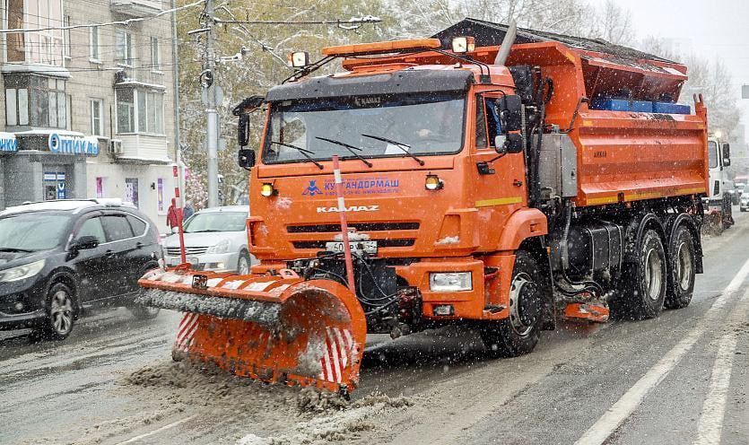В Новосибирске выделили 70 млн рублей на борьбу со снегом и наледью