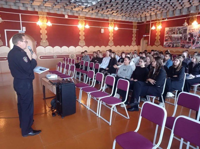 В Новосибирской области сотрудники полиции провели в школах цикл мероприятий по профилактике мошенничества В Новосибирской области сотрудники полиции провели в школах цикл мероприятий по профилактике мошенничества