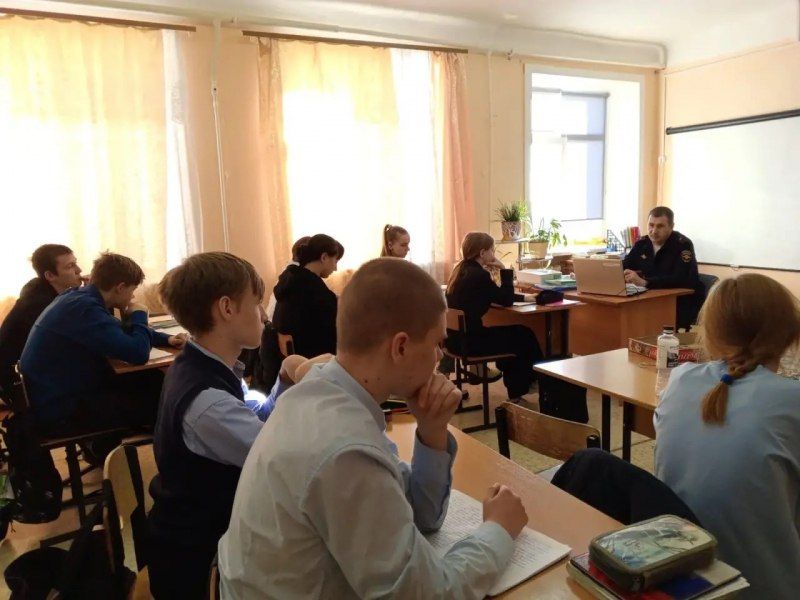 В Новосибирской области сотрудники полиции провели в школах цикл мероприятий по профилактике мошенничества В Новосибирской области сотрудники полиции провели в школах цикл мероприятий по профилактике мошенничества