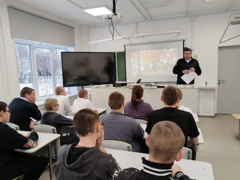 В Новосибирской области сотрудники полиции провели в школах цикл мероприятий по профилактике мошенничества В Новосибирской области сотрудники полиции провели в школах цикл мероприятий по профилактике мошенничества