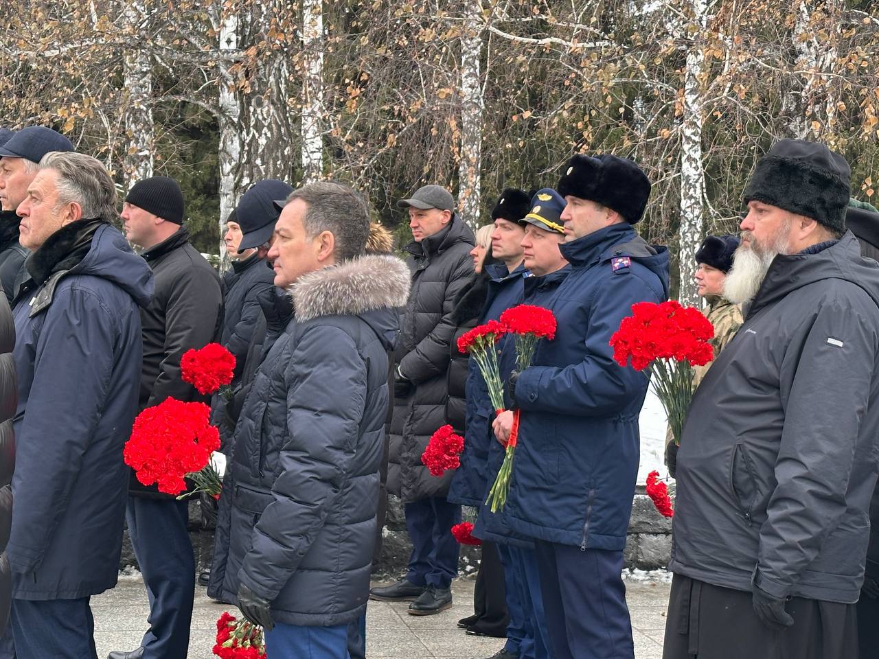 Прокурор города Новосибирска Олег Желдак принял участие в церемонии возложения цветов к Вечному огню на Мемориальном ансамбле «Монумент Славы», посвященной Дню Неизвестного Солдата Прокурор города Новосибирска Олег Желдак принял участие в церемонии возложения цветов к Вечному огню на Мемориальном ансамбле «Монумент Славы», посвященной Дню Неизвестного Солдата
