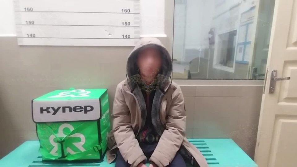 - За что задержаны, знаете? - За удар по лицу