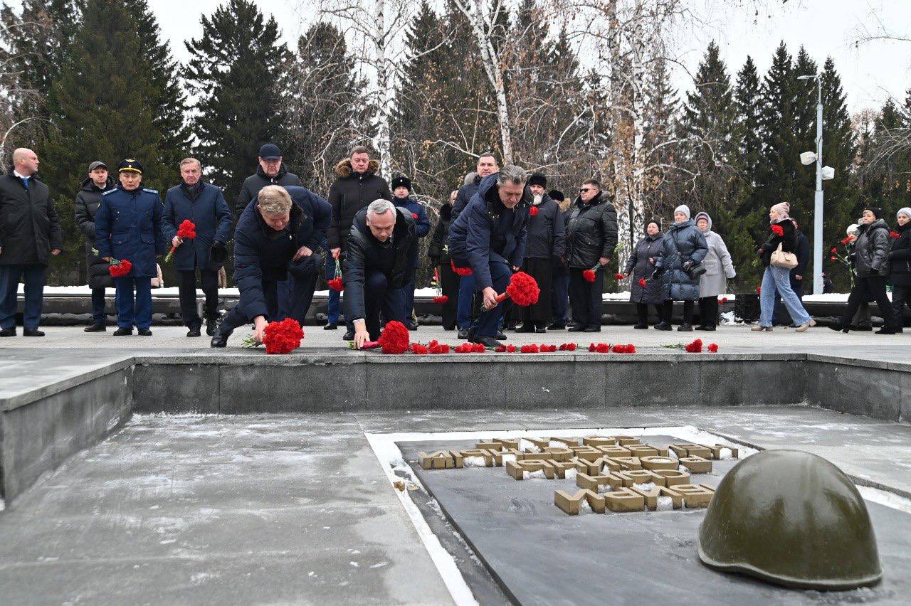 В Новосибирске почтили память погибших воинов В Новосибирске почтили память погибших воинов