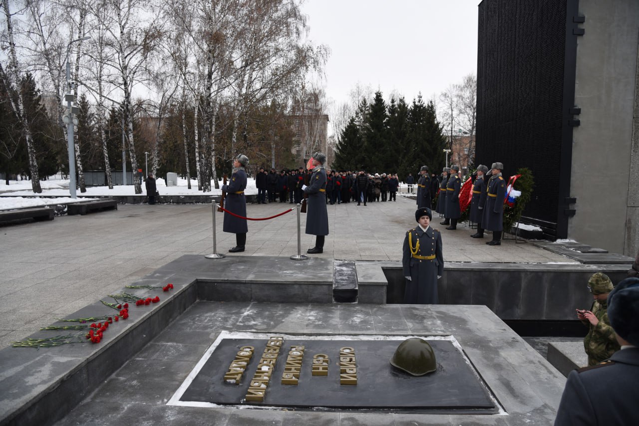 Руководитель транспортной полиции Сибири генерал-майор полиции Игорь Бояринов почтил память погибших воинов, чьи имена остались неизвестными Руководитель транспортной полиции Сибири генерал-майор полиции Игорь Бояринов почтил память погибших воинов, чьи имена остались неизвестными
