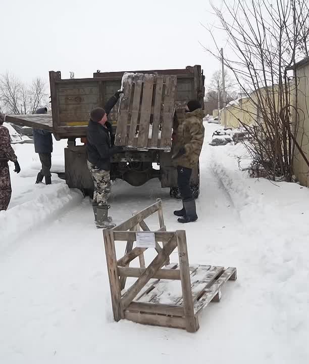 Съезжающие с Клещихинского кладбища торговцы побросали свой товар