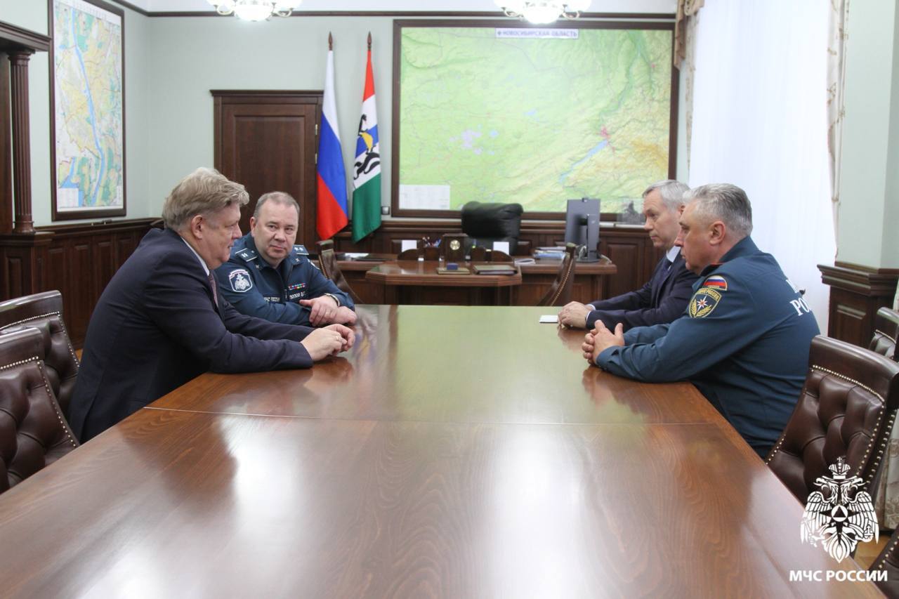 Статс-секретарь - заместитель Министра МЧС России Денис Попов обсудил вопросы безопасности с руководителями Сибирского федерального округа Статс-секретарь - заместитель Министра МЧС России Денис Попов обсудил вопросы безопасности с руководителями Сибирского федерального округа