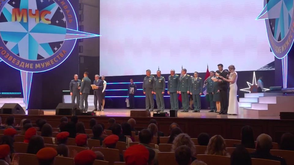В Новосибирске наградили лучших спасателей страны