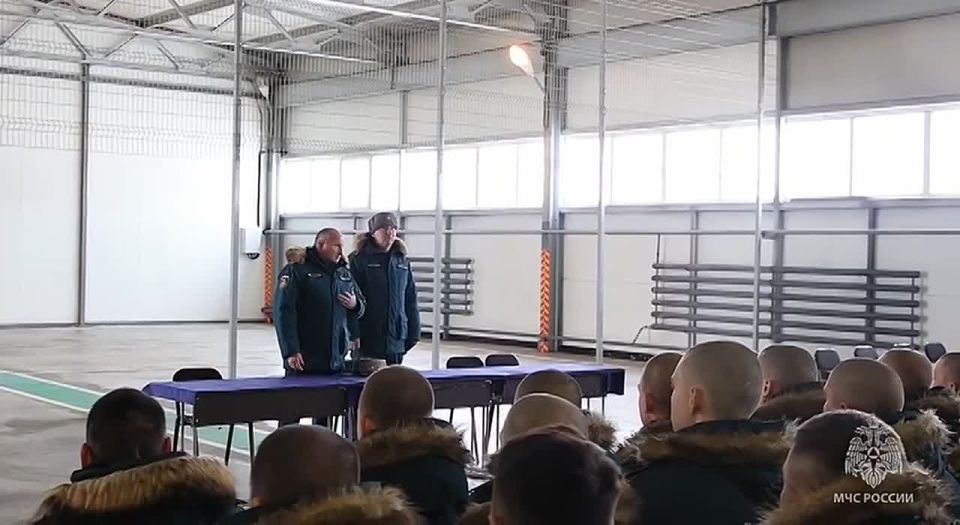 Глава МЧС России оценил оснащенность Сибирского спасательного центра