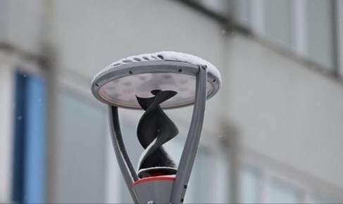 Инновационные фонари с ветрогенератором начали тестировать в Новосибирске