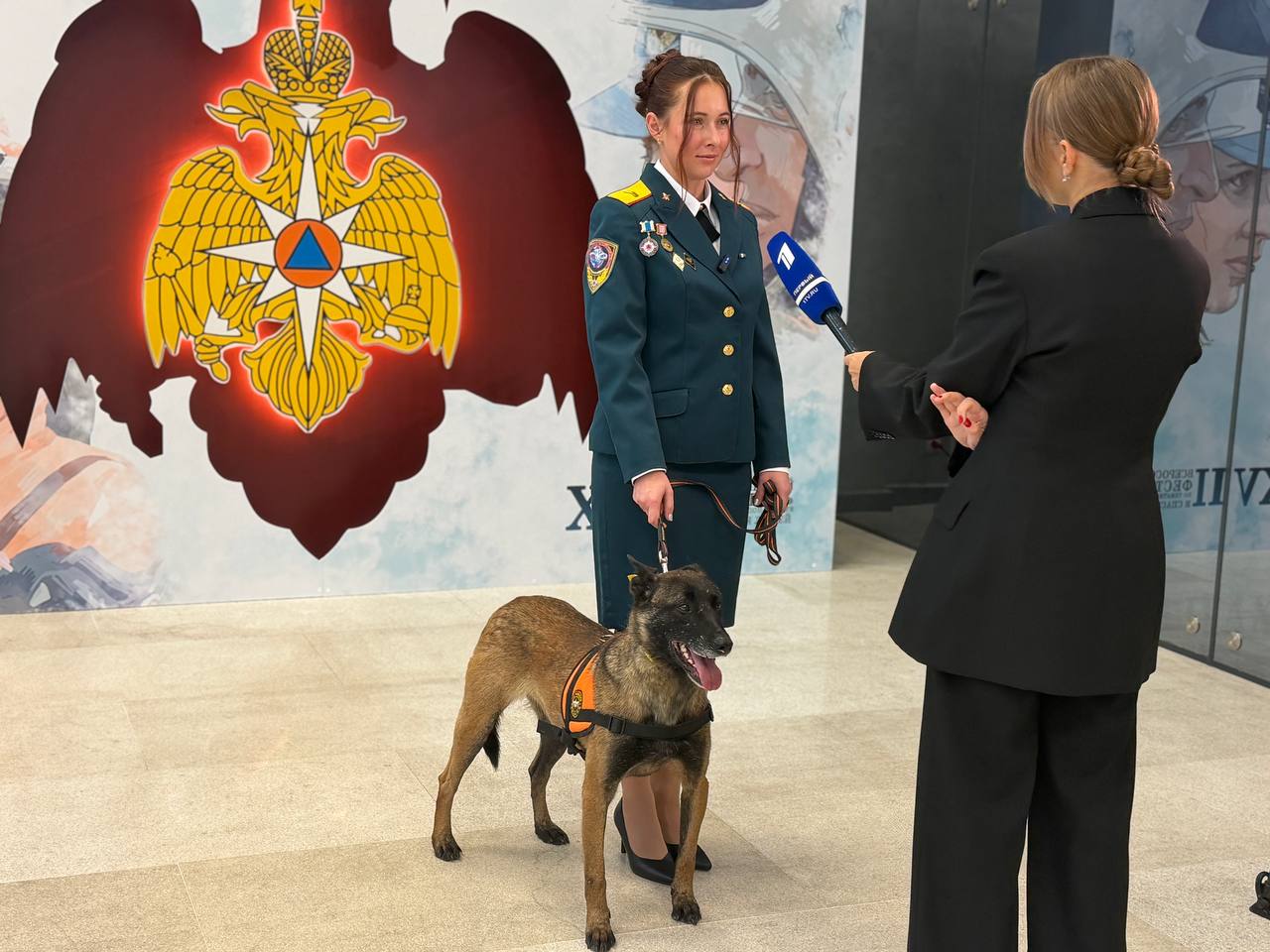 Сотрудники МЧС России организовали инновационную выставку, посвящённую передовым технологиям в области безопасности Сотрудники МЧС России организовали инновационную выставку, посвящённую передовым технологиям в области безопасности