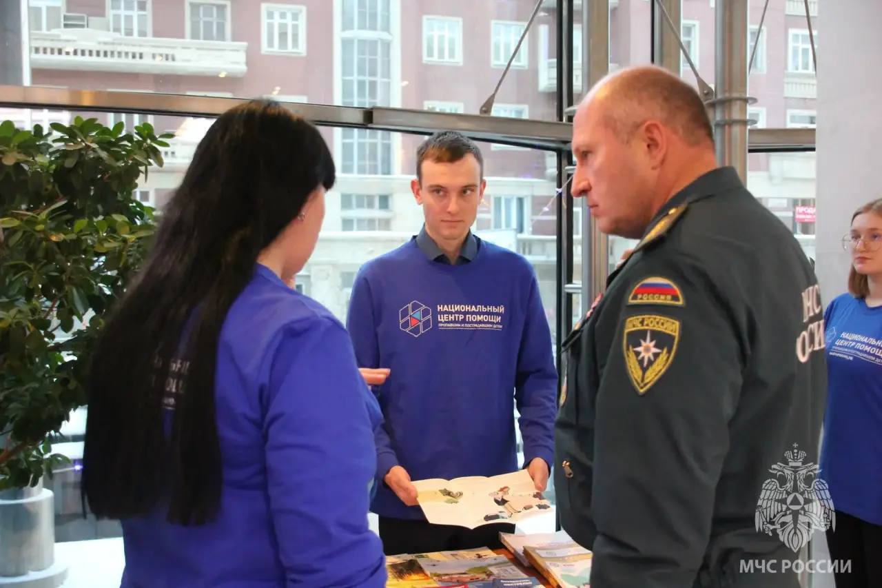 Александр Куренков встретился с волонтерами новосибирского подразделения Национального центра помощи Александр Куренков встретился с волонтерами новосибирского подразделения Национального центра помощи
