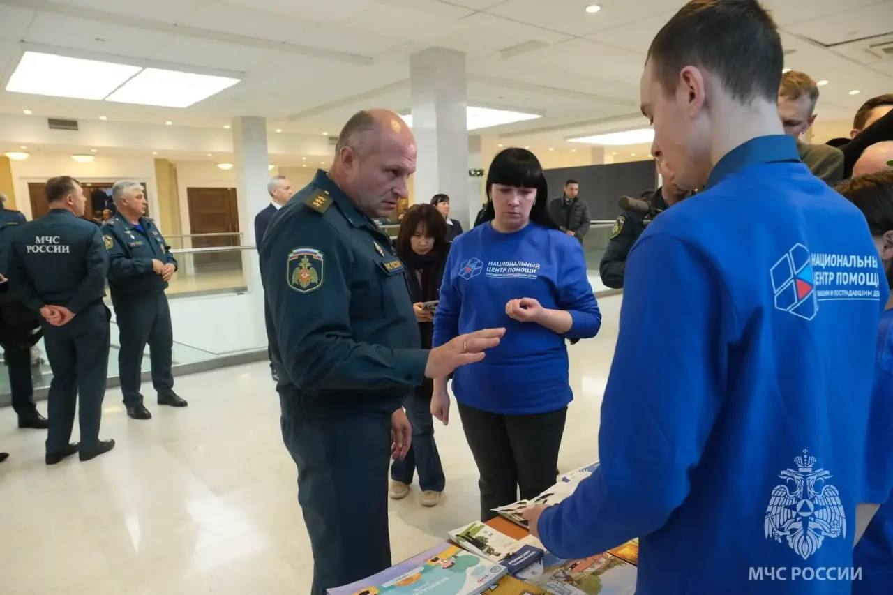 Александр Куренков встретился с волонтерами новосибирского подразделения Национального центра помощи Александр Куренков встретился с волонтерами новосибирского подразделения Национального центра помощи