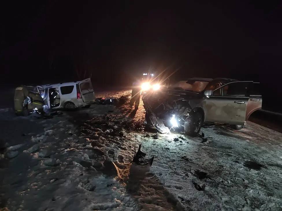 Два человека погибли и четверо пострадали в ДТП под Новосибирском, сообщает ГУ МВД региона Два человека погибли и четверо пострадали в ДТП под Новосибирском, сообщает ГУ МВД региона