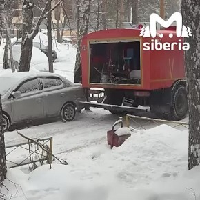 Коммунальщики поцарапали машину и смотались с места аварии в Новосибирске