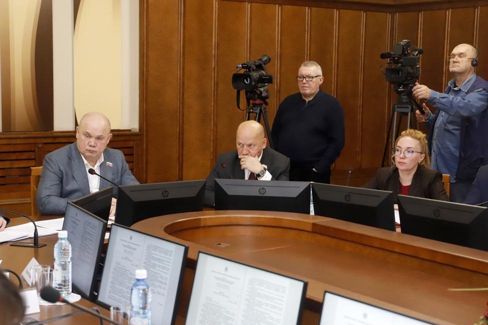 Депутаты Законодательного Собрания Новосибирской области проводят на территориях избирательных округов личный прием граждан