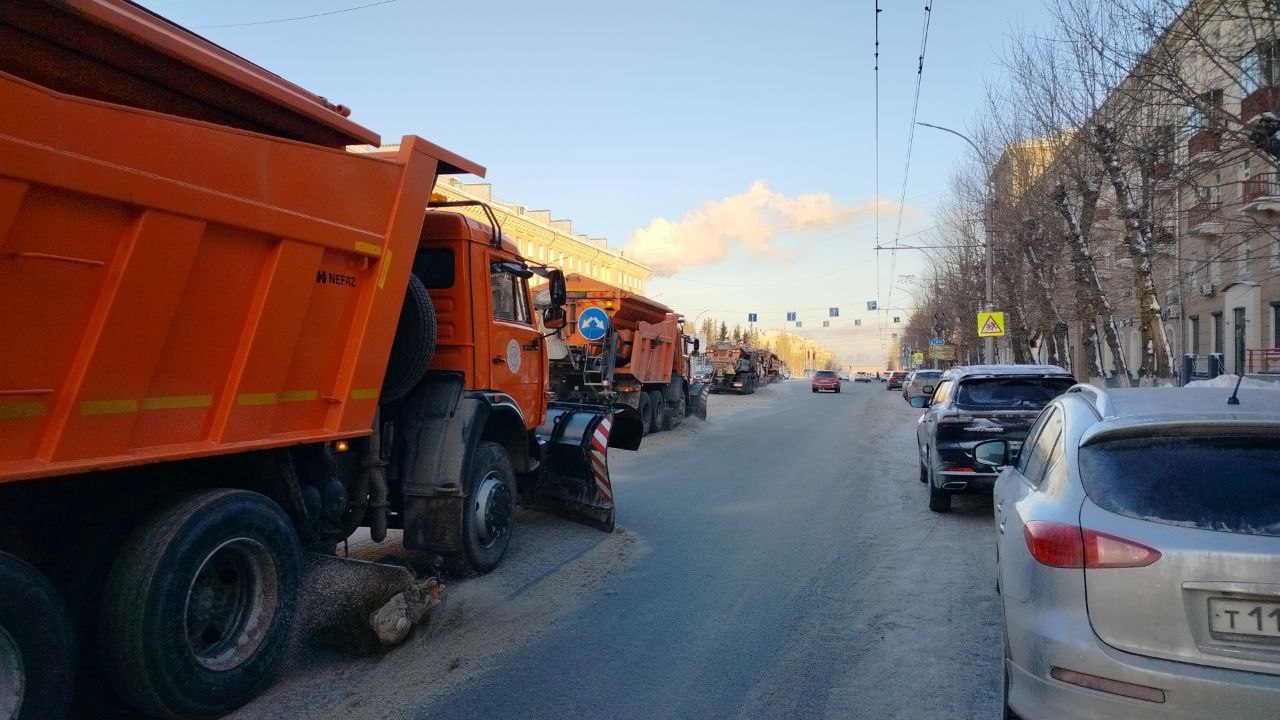 За трое суток вывезено более 65 тысяч кубометров снега За трое суток вывезено более 65 тысяч кубометров снега