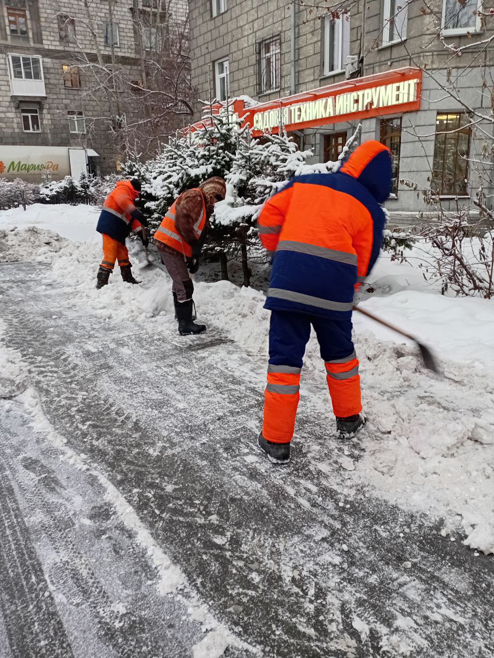 За трое суток вывезено более 65 тысяч кубометров снега За трое суток вывезено более 65 тысяч кубометров снега