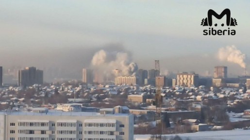 Из горящего дома в Новосибирске эвакуировали женщину