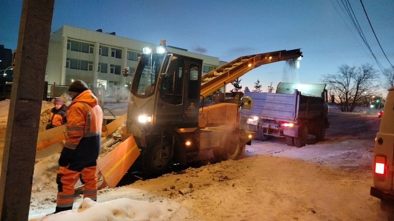 За трое суток вывезено более 65 тысяч кубометров снега За трое суток вывезено более 65 тысяч кубометров снега