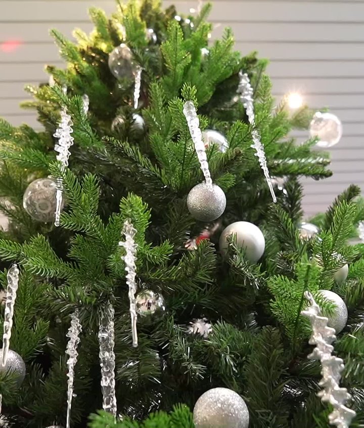 Новогодняя резиденция открыта: чем радует новосибирцев Снежная Баба