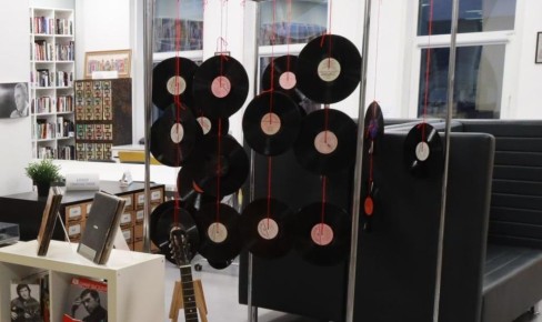 Завод виниловых пластинок фирмы «Мелодия» заработал в Новосибирске