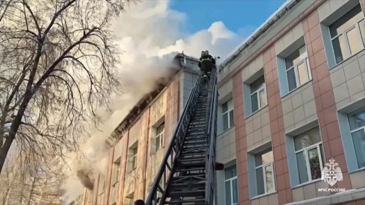 Пожар в здании колледжа в Новосибирске локализован на площади 700 квадратных метров