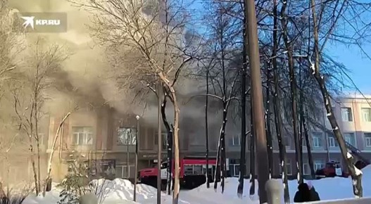 Как сообщает с места журналист КП-Новосибирск, в колледже горит крыша