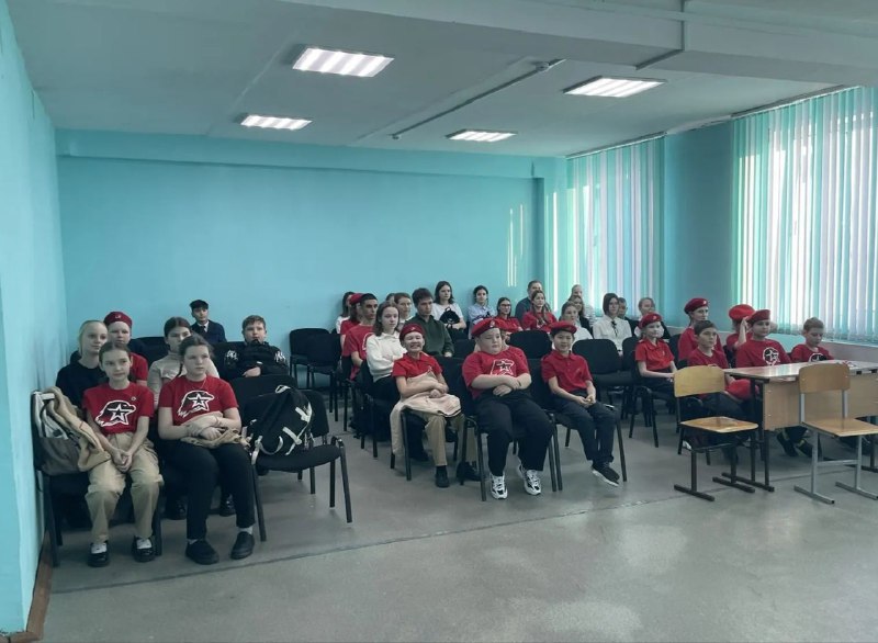 День дорожной безопасности в Новосибирском районе: Сотрудники Госавтоинспекции провели профилактические мероприятия со школьниками в средней школе №11 Шиловского гарнизона День дорожной безопасности в Новосибирском районе: Сотрудники Госавтоинспекции провели профилактические мероприятия со школьниками в средней школе №11 Шиловского гарнизона